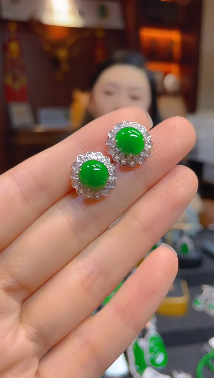 【闪购商品】翡翠耳饰18K金镶嵌118579天然A货翡翠蛋面耳钉