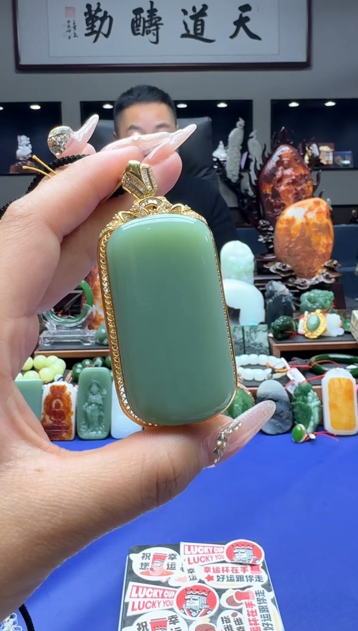 【闪购商品】和田玉挂件18K金镶嵌eb