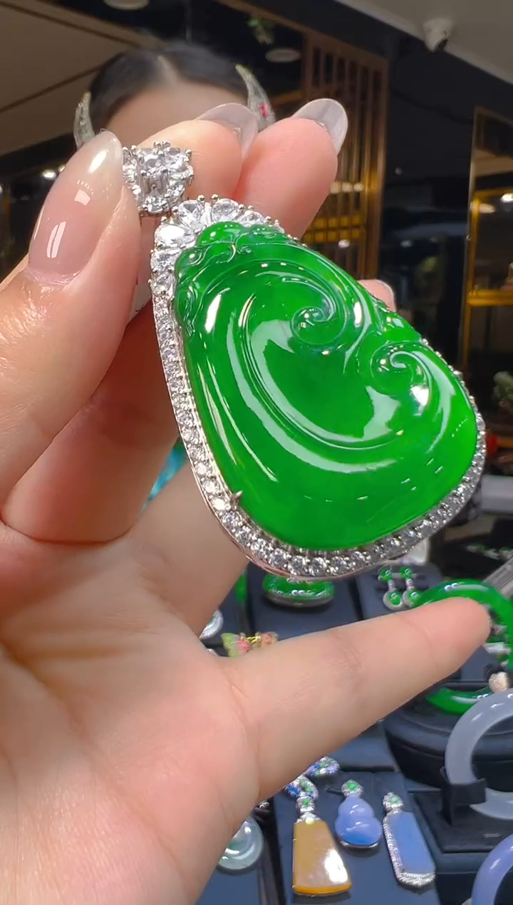 吊坠(赠链)银S925镶嵌翡翠032(多样性发货发其一)