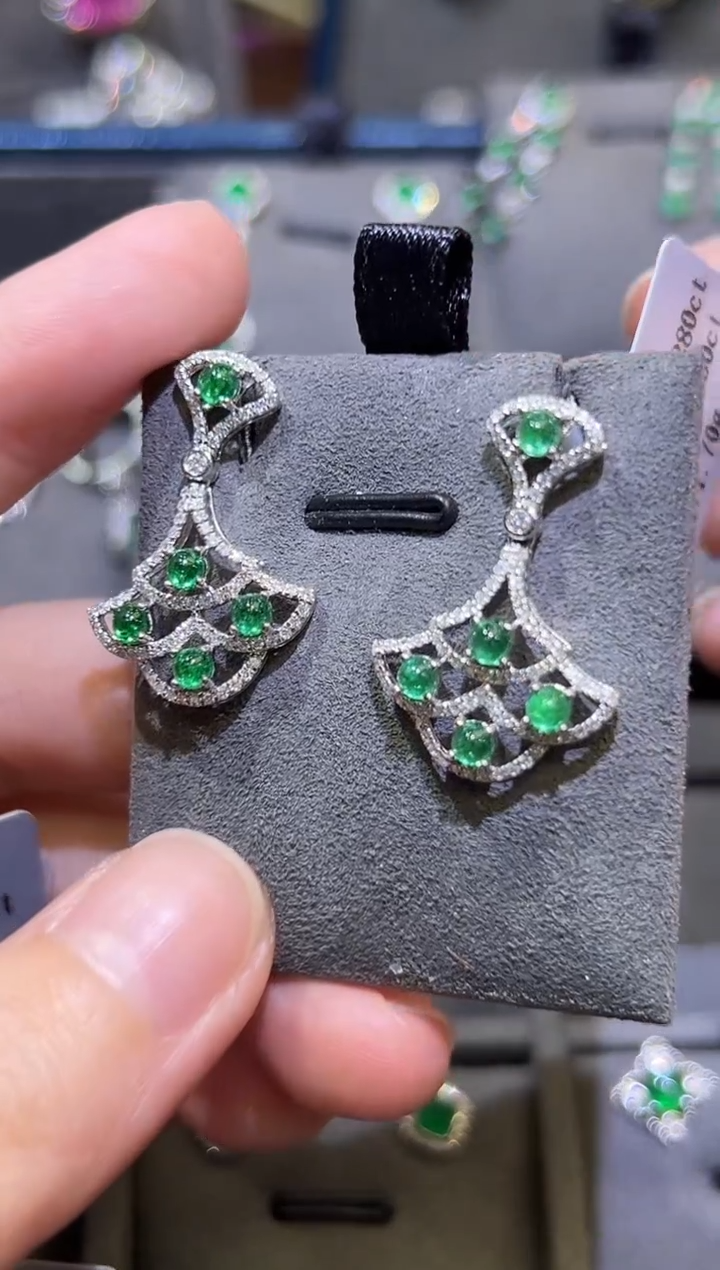 【闪购商品】祖母绿耳饰18K金镶嵌1.28ct