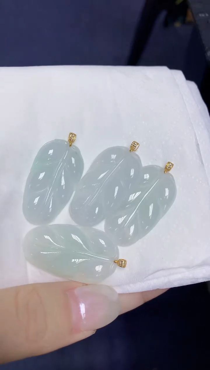 翡翠18K金镶嵌颈饰天然缅甸翡翠A货多样性发其一