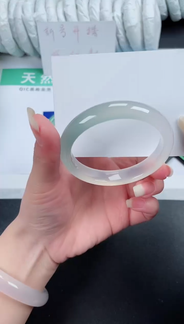 【闪购商品】石英质玉手镯未镶嵌85-54