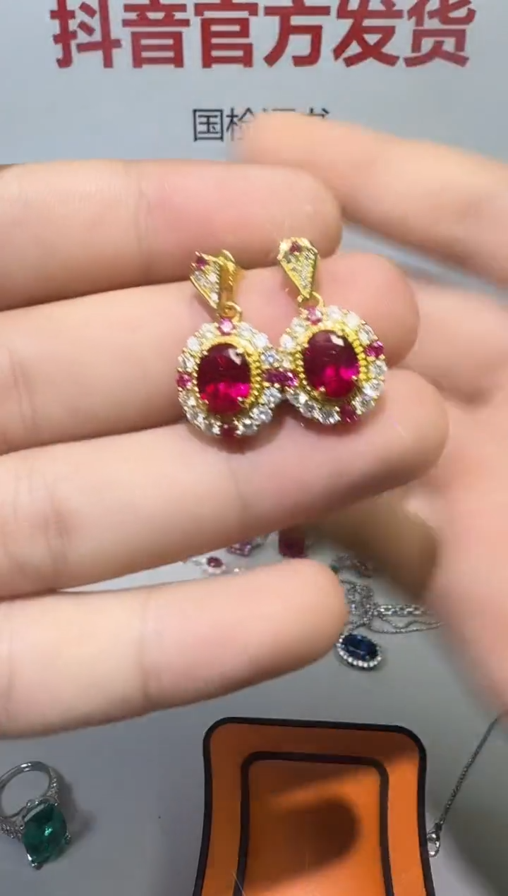 18K金镶嵌耳饰红宝石1