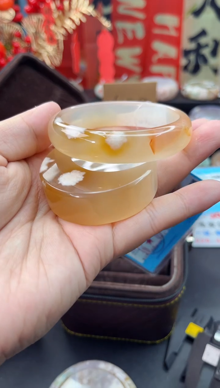 【闪购商品】石英质玉手镯未镶嵌赠送镯心（57圈口）