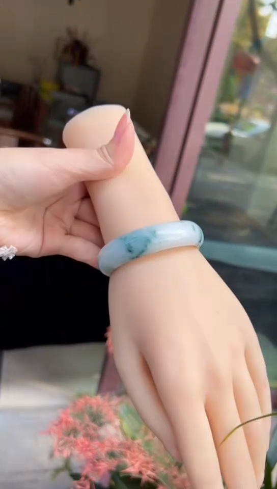 【闪购商品】翡翠手镯未镶嵌贵妃52