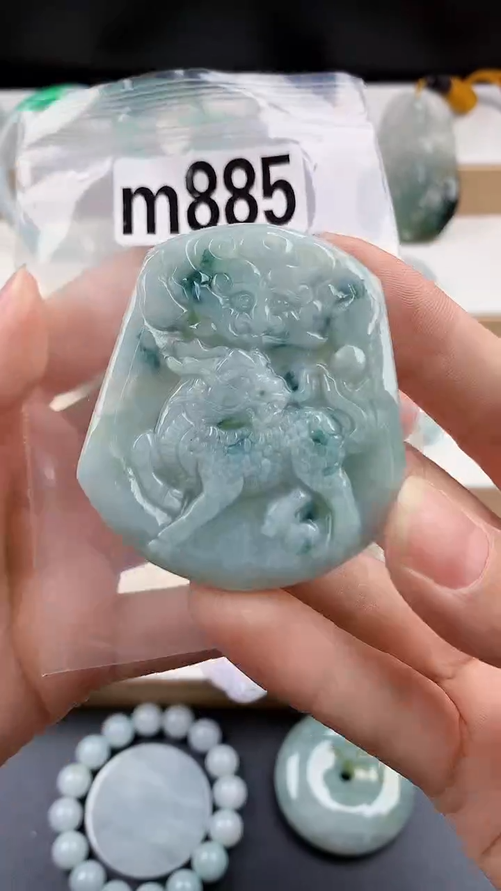 颈饰未镶嵌翡翠天然翡翠吊坠挂件