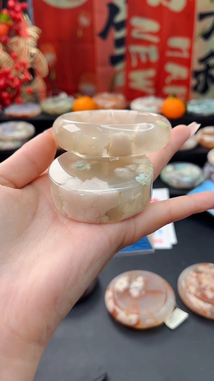 【闪购商品】石英质玉手镯未镶嵌赠送镯心（圈口）55