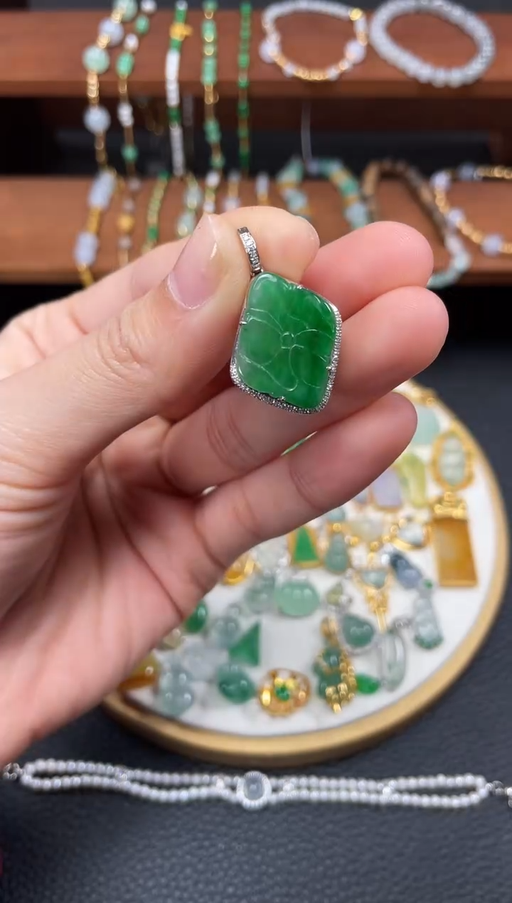 【闪购商品】翡翠吊坠(不含链)18K金镶嵌一个   JK728
