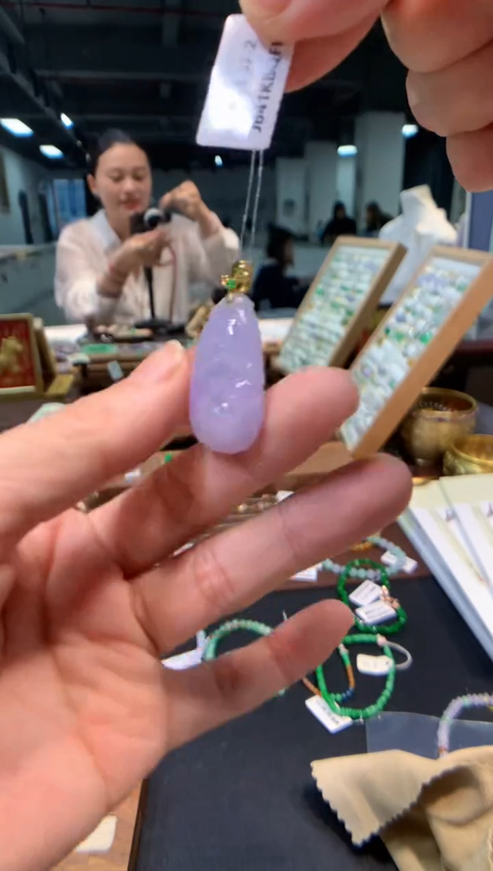 颈饰18K金镶嵌翡翠如意