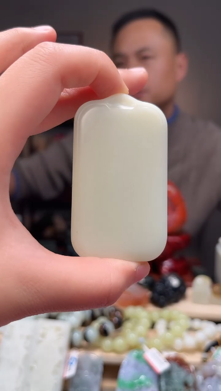 颈饰未镶嵌和田玉吊坠