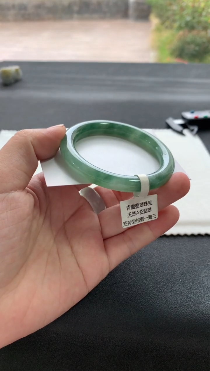【闪购商品】翡翠手镯未镶嵌53.5圆条A8347买断