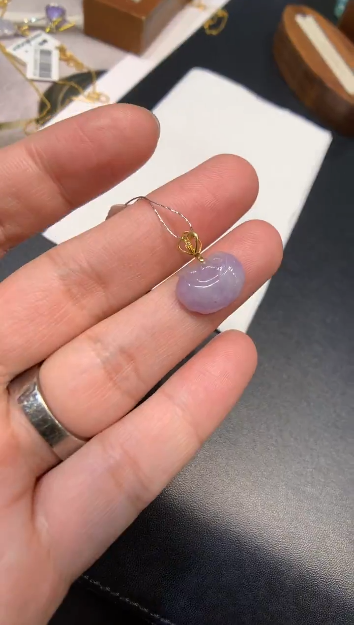 颈饰18K金镶嵌翡翠如意锁