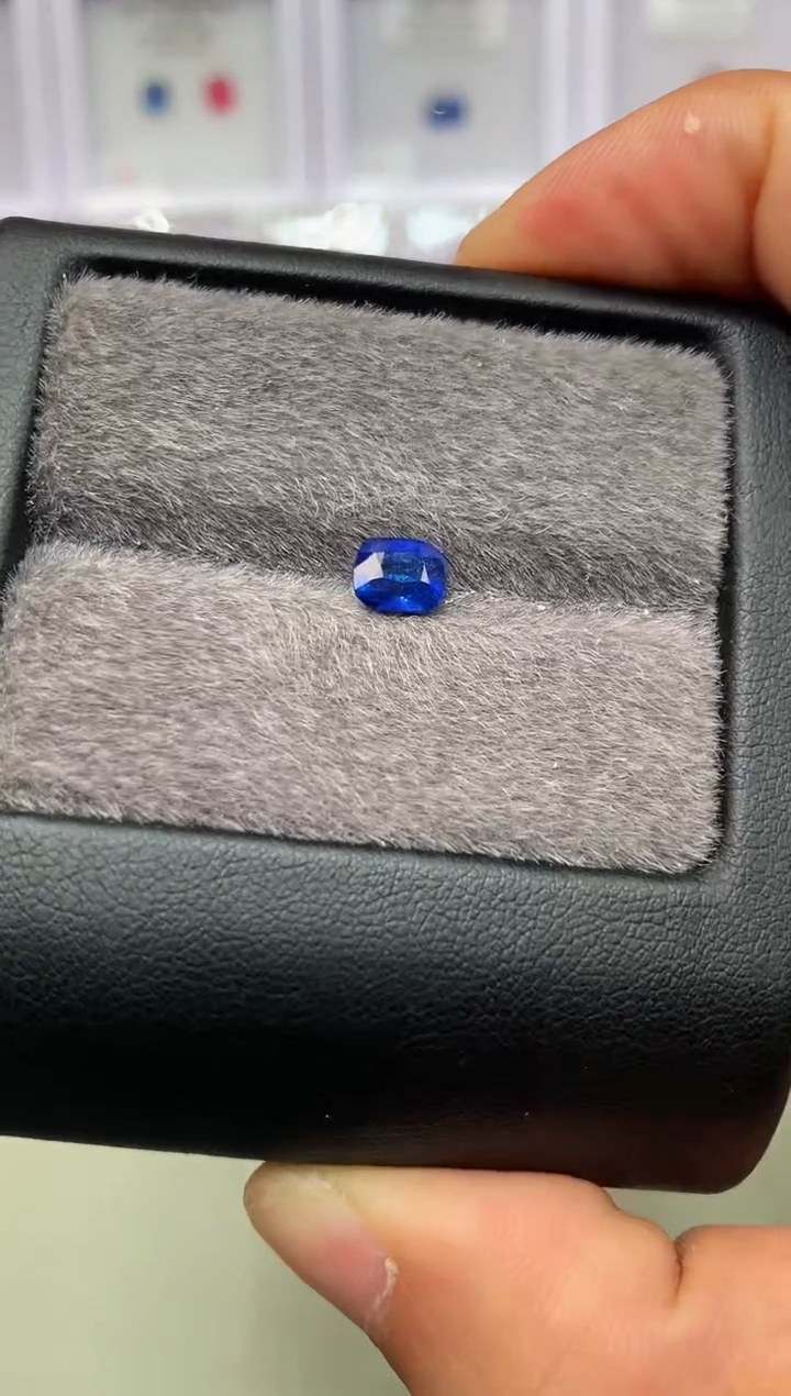 【闪购商品】定制蓝宝石老烧未镶嵌枕型 皇家蓝蓝宝石 1.16ct