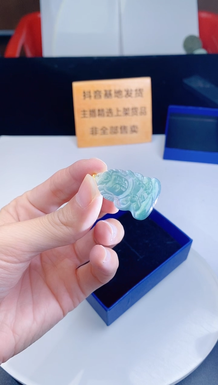 颈饰未镶嵌翡翠·