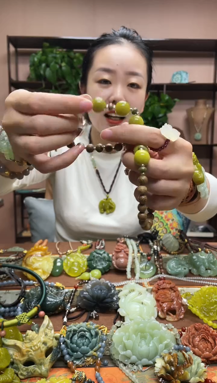 未镶嵌岫玉吊坠多样性发货发其中之一微瑕