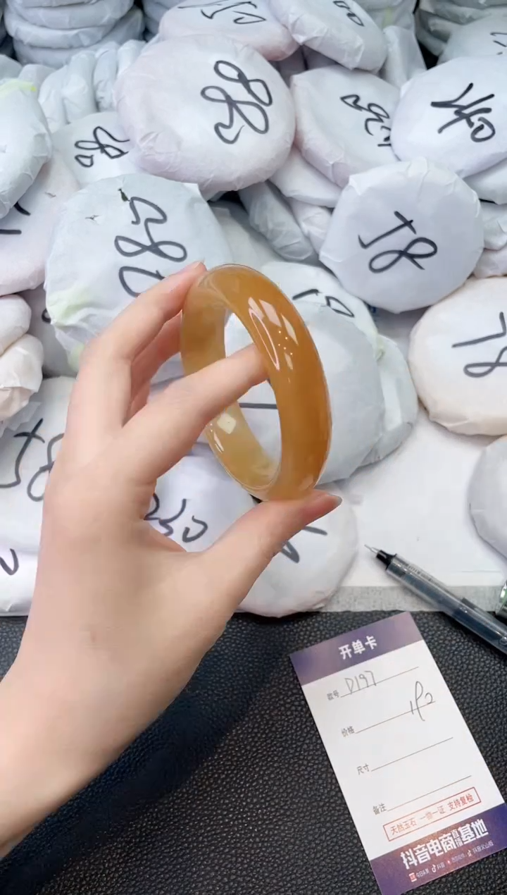 石英质玉未镶嵌手镯D197
