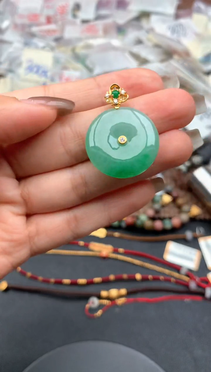 18K金镶嵌挂件翡翠一