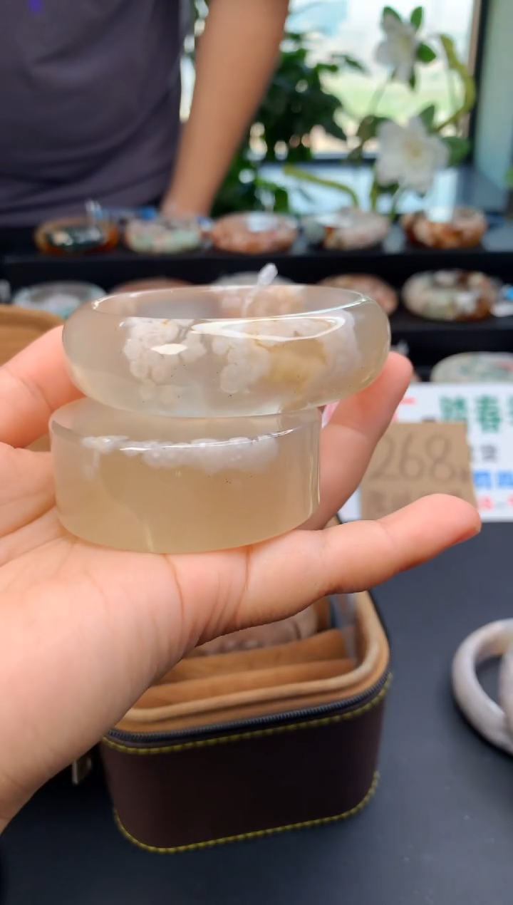 石英质玉手镯未镶嵌赠送镯心（圈口59