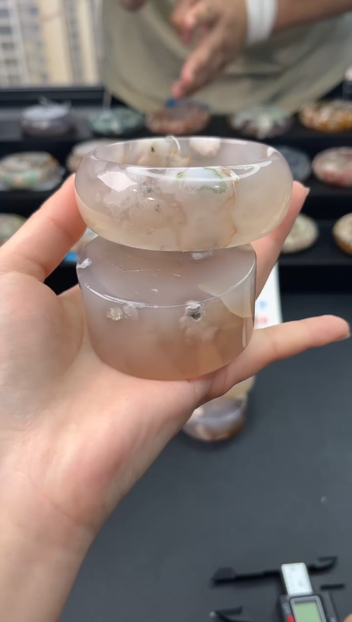 【闪购商品】石英质玉手镯未镶嵌赠送镯心（59圈口）无证书