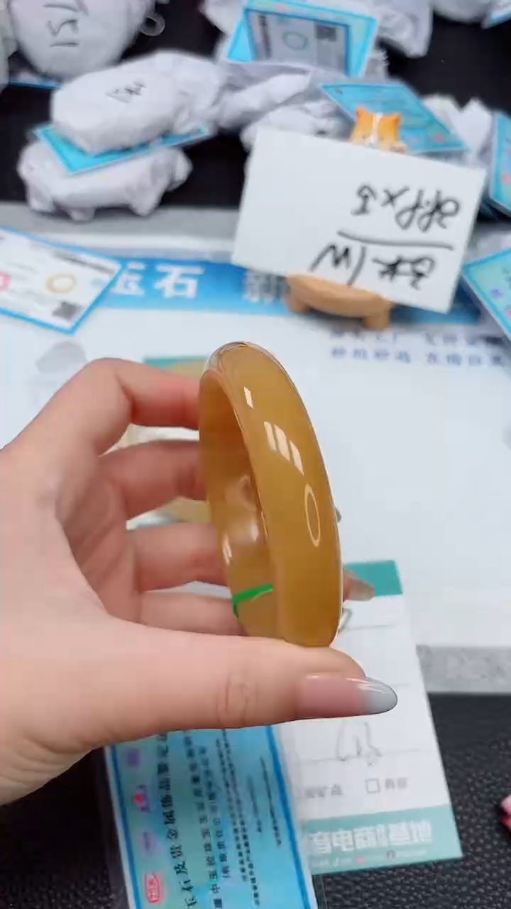 【闪购商品】石英质玉手镯未镶嵌550