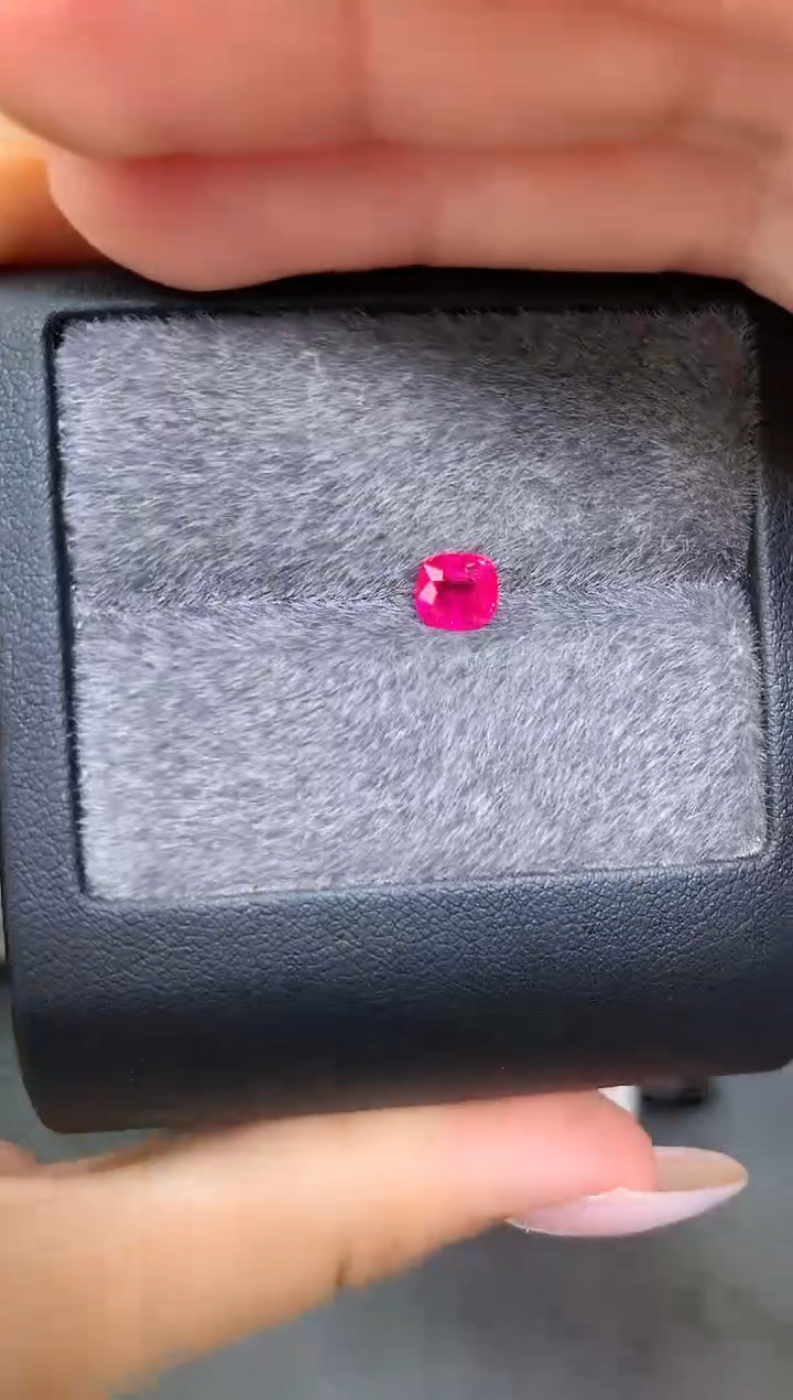 未镶嵌裸石定制尖晶石枕型 绝地武士 0.78ct