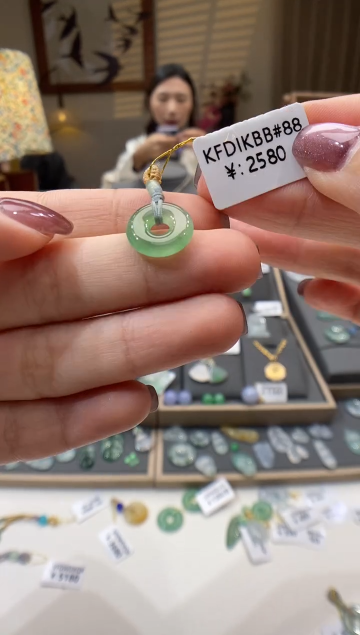 【闪购商品】翡翠颈饰未镶嵌甜甜圈