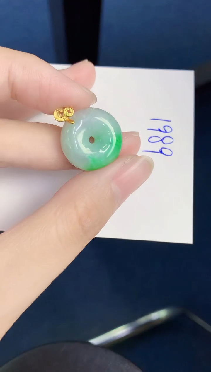 翡翠未镶嵌颈饰天然翡翠缅甸A货