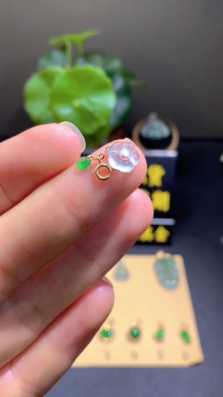 颈饰18K金镶嵌翡翠翡翠A货