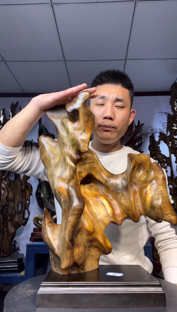 金丝楠木雕款悟***州金丝楠木工艺品摆件