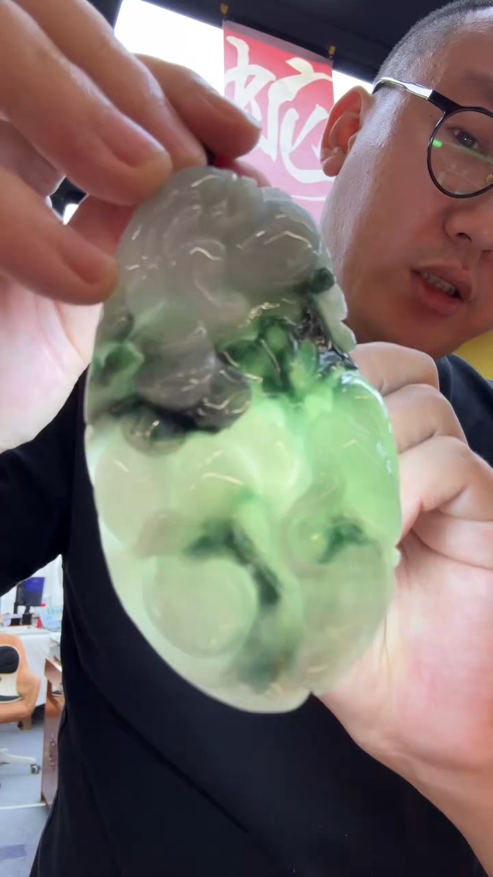 【闪购商品】翡翠挂件未镶嵌多样性特色雕大手把件一件