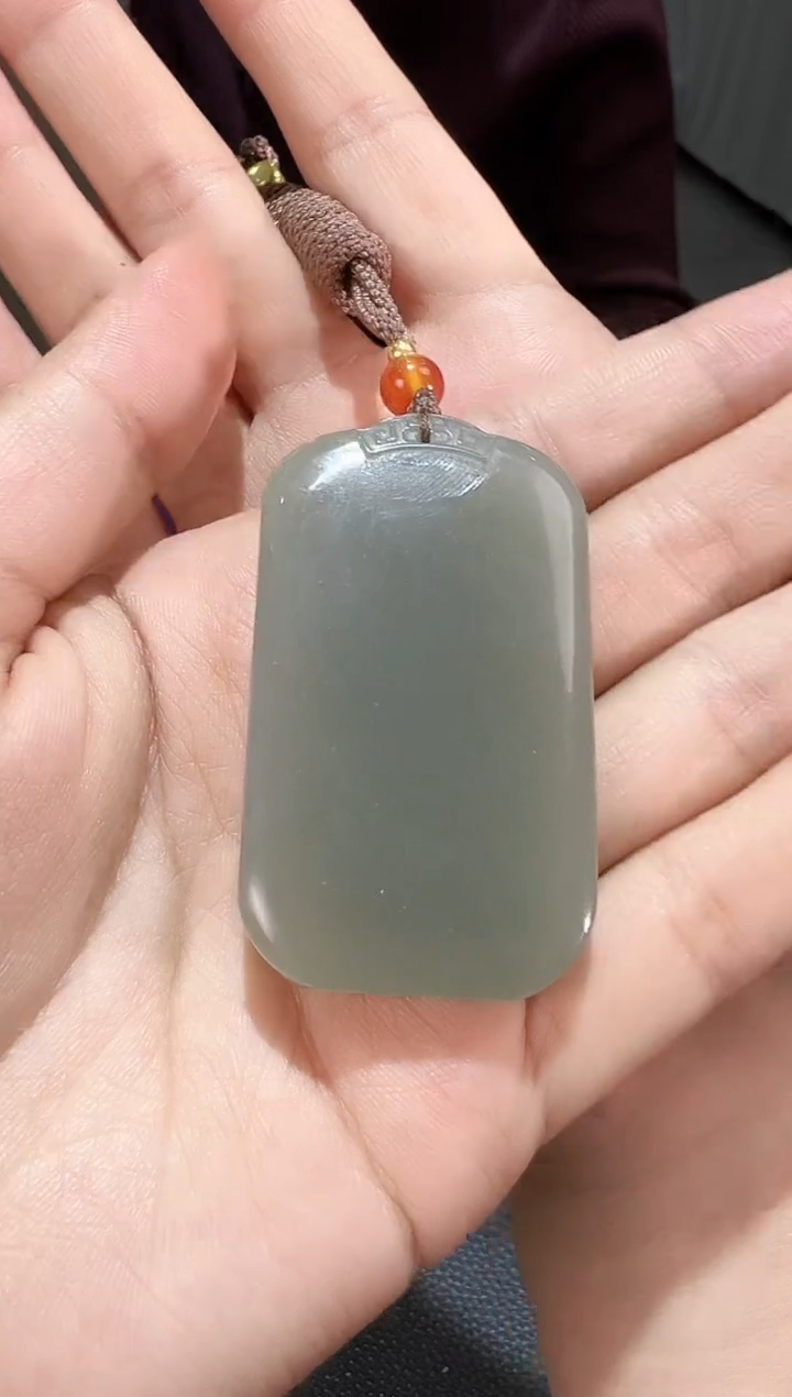 【闪购商品】和田玉吊坠(赠链)未镶嵌新疆且末料青白玉无事牌