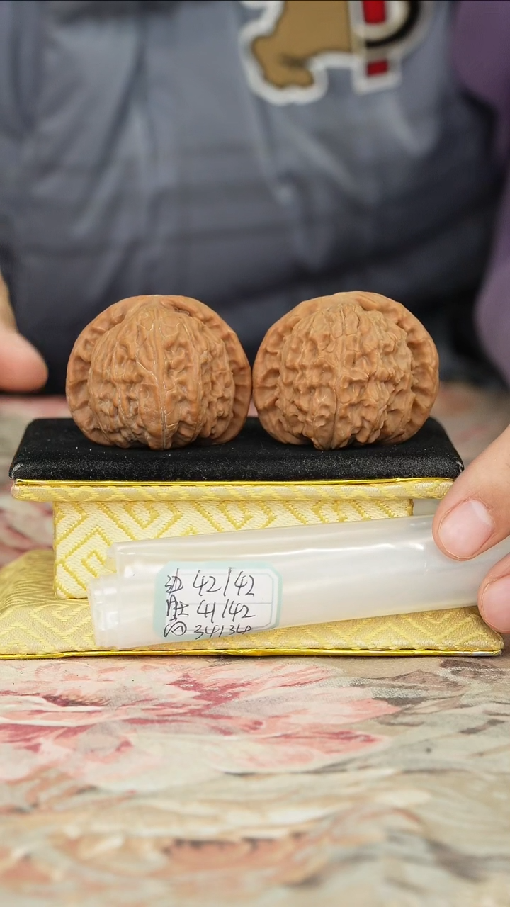 【闪购商品】文玩核桃把件白狮子