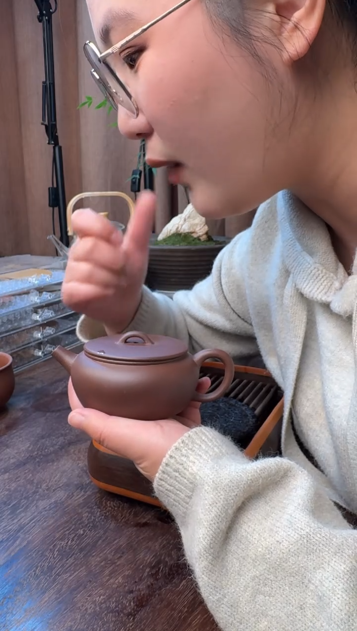 茶壶紫砂大彬诗意-半手工制-黄龙山紫泥-40目-容量：180CC