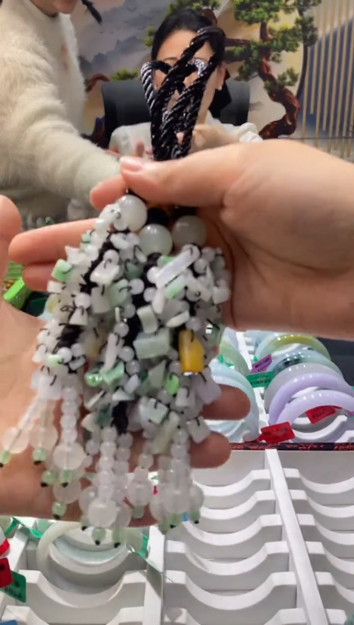 【闪购商品】翡翠颈饰未镶嵌00001739多样性发货