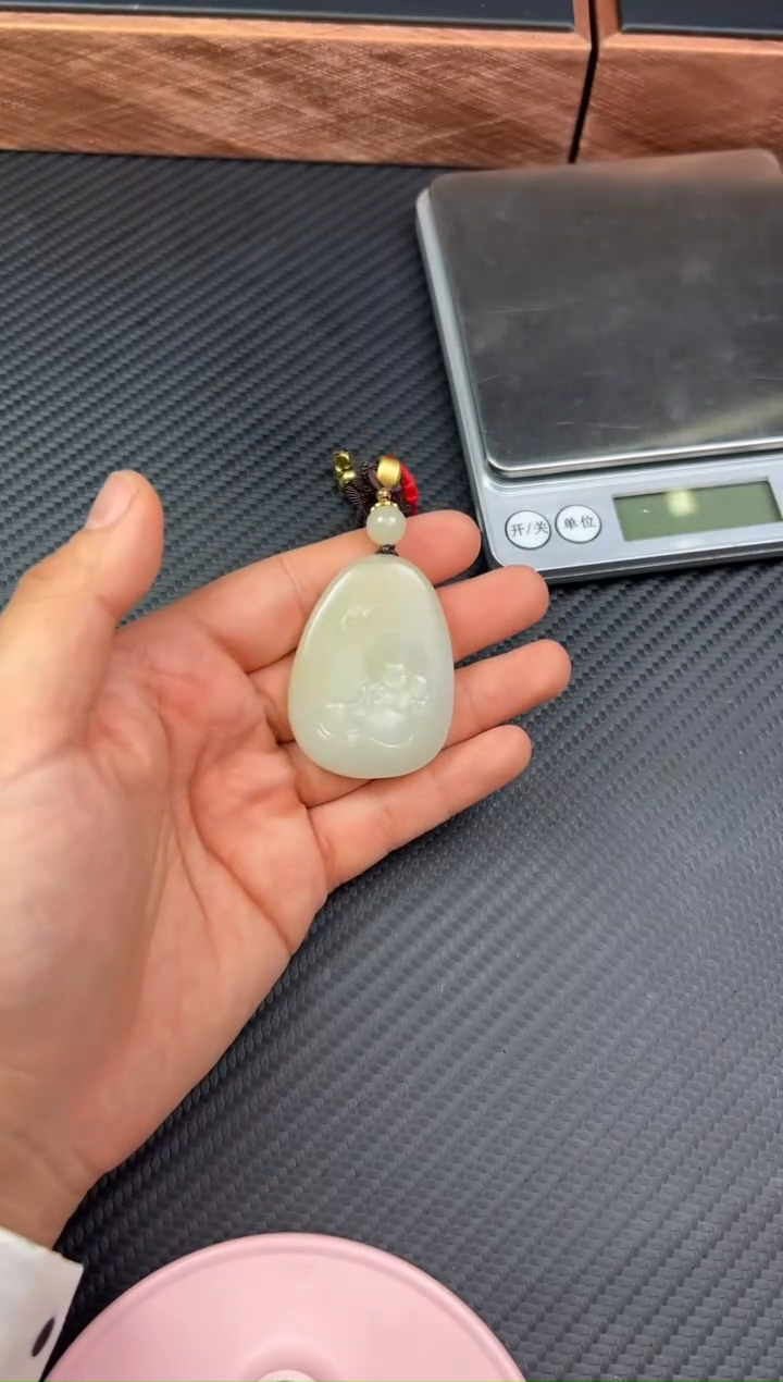 【闪购商品】和田玉吊坠(赠链)未镶嵌且末微色差迪克兰一细