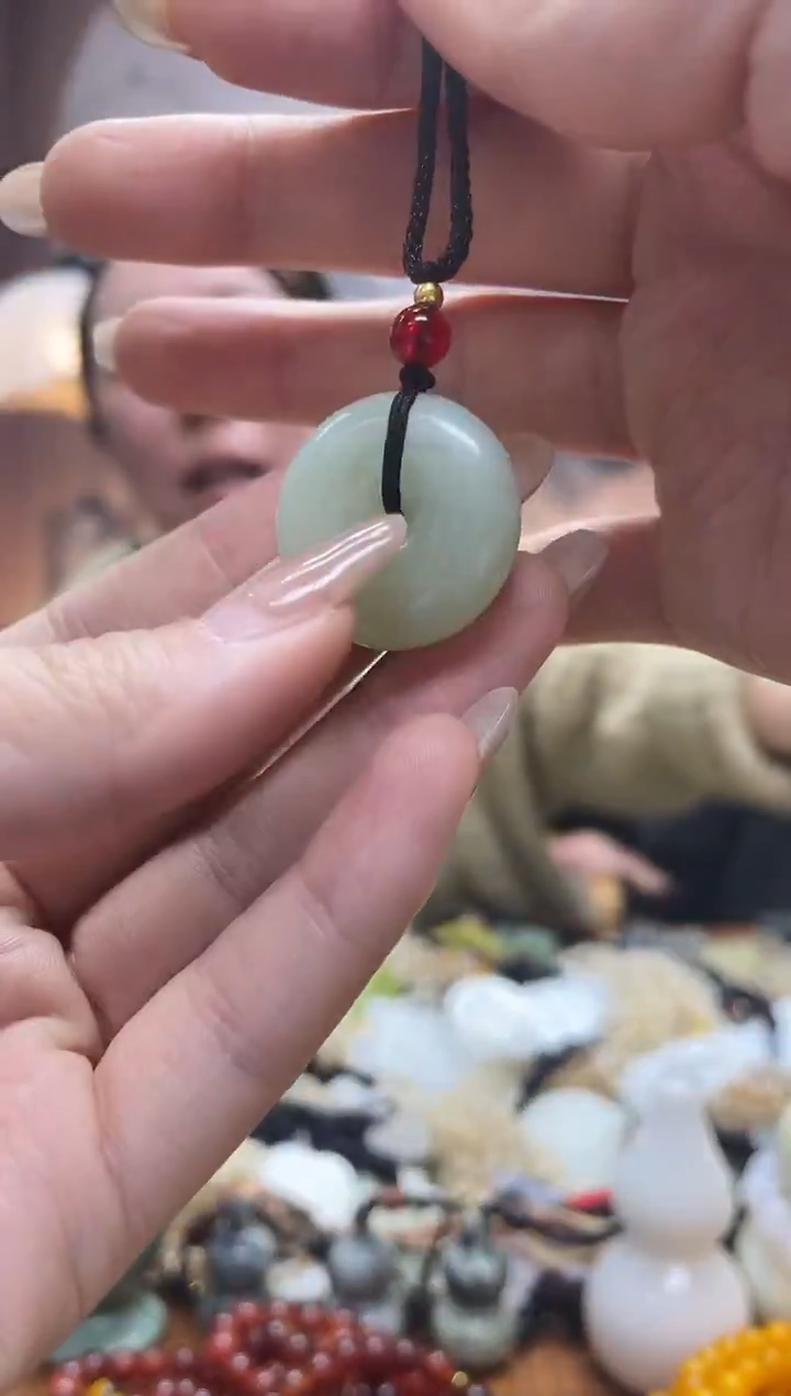 未镶嵌岫玉吊坠·