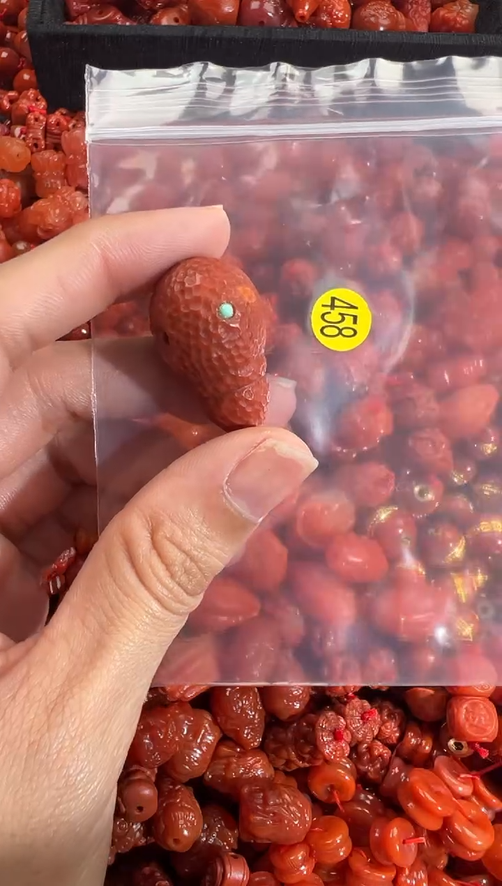 南红玛瑙未镶嵌颈饰1