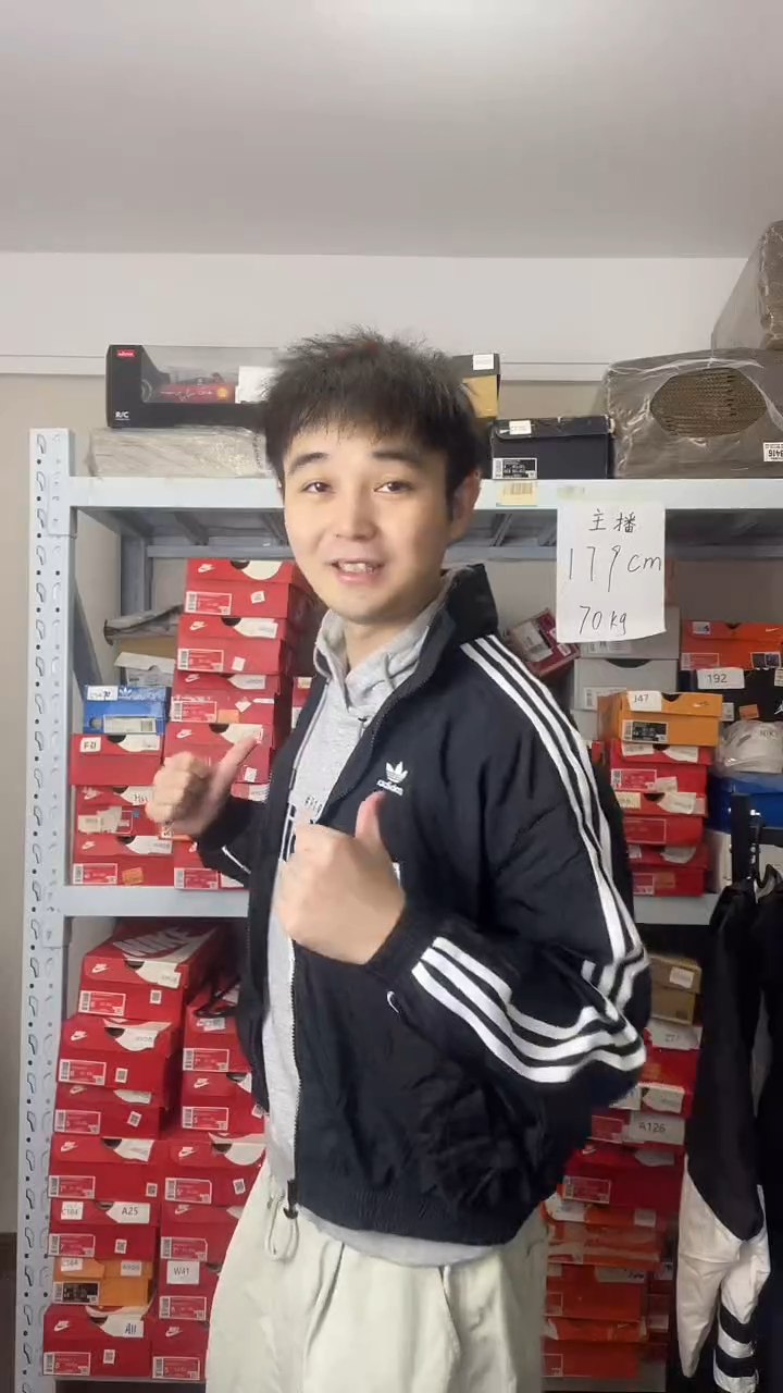 大牌潮服清仓抢购中，编号W 168  ,   尺码165-170