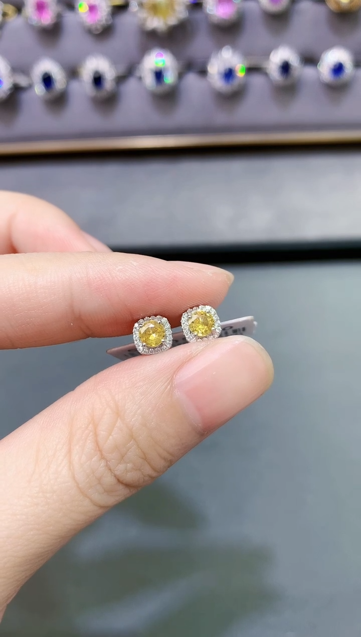 【闪购商品】彩色蓝宝石耳饰18K金镶嵌0.56ct