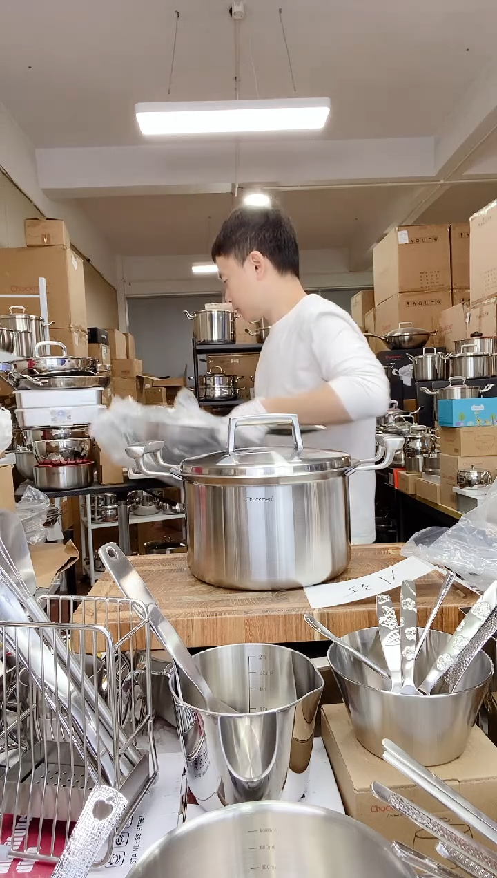 A35 微瑕卓德铭20cm夹铜汤锅