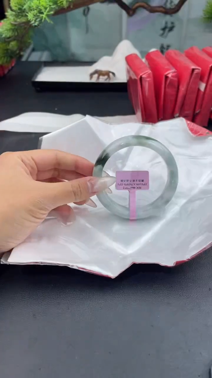 【闪购商品】翡翠手镯未镶嵌5翡翠手镯（微瑕）