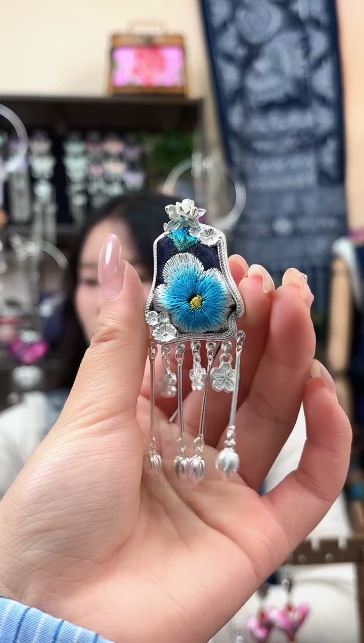 织绣民族风非遗老绣饰品756