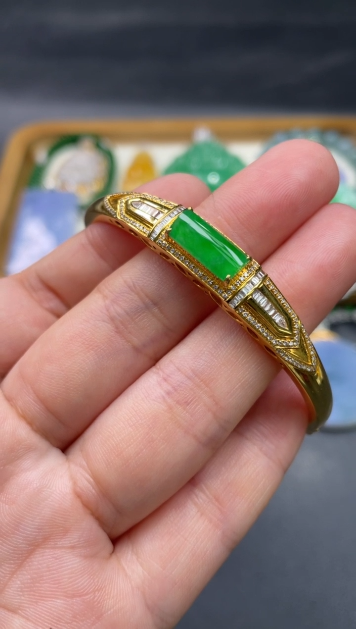 【闪购商品】翡翠手镯18K金镶嵌70..........