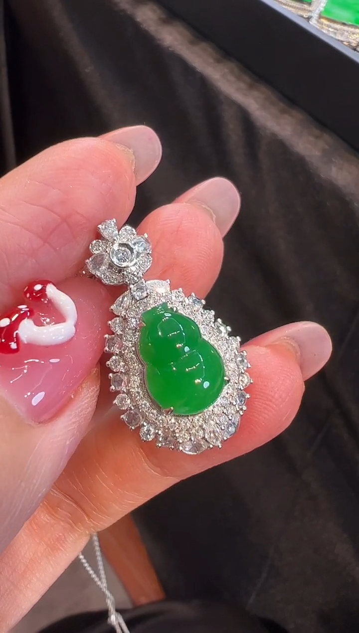 【闪购商品】翡翠颈饰18K金镶嵌吊坠