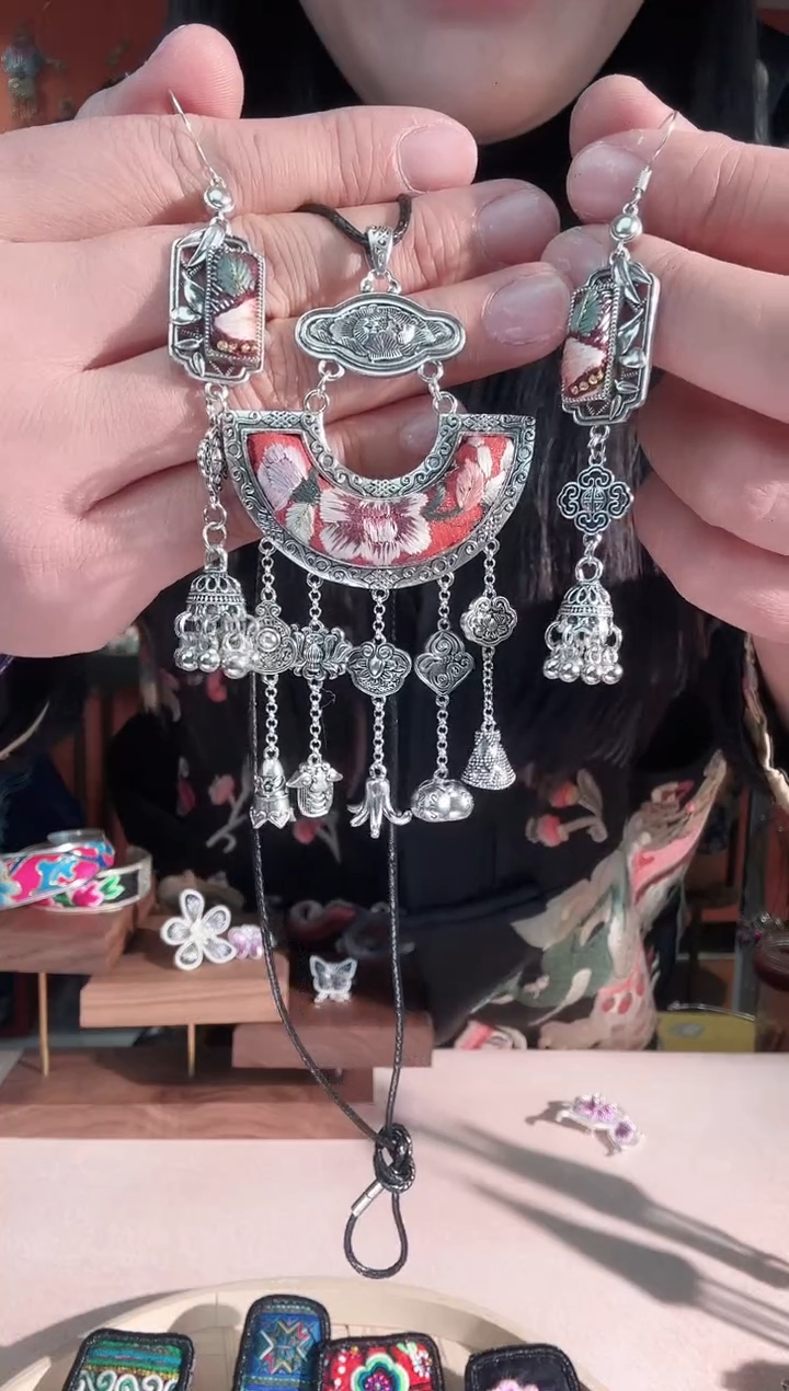 织绣成***?非遗手工苗绣刺绣好物666