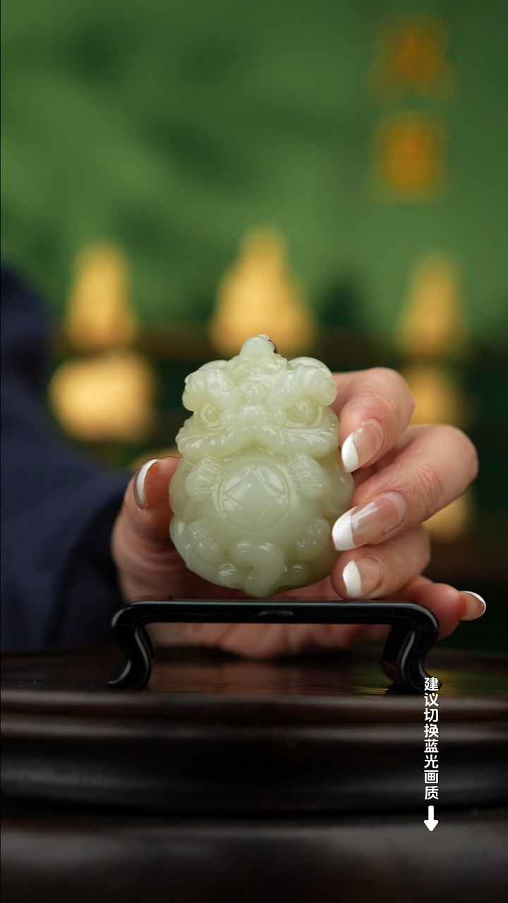 玉【醒狮抱球】天然玉石手把件