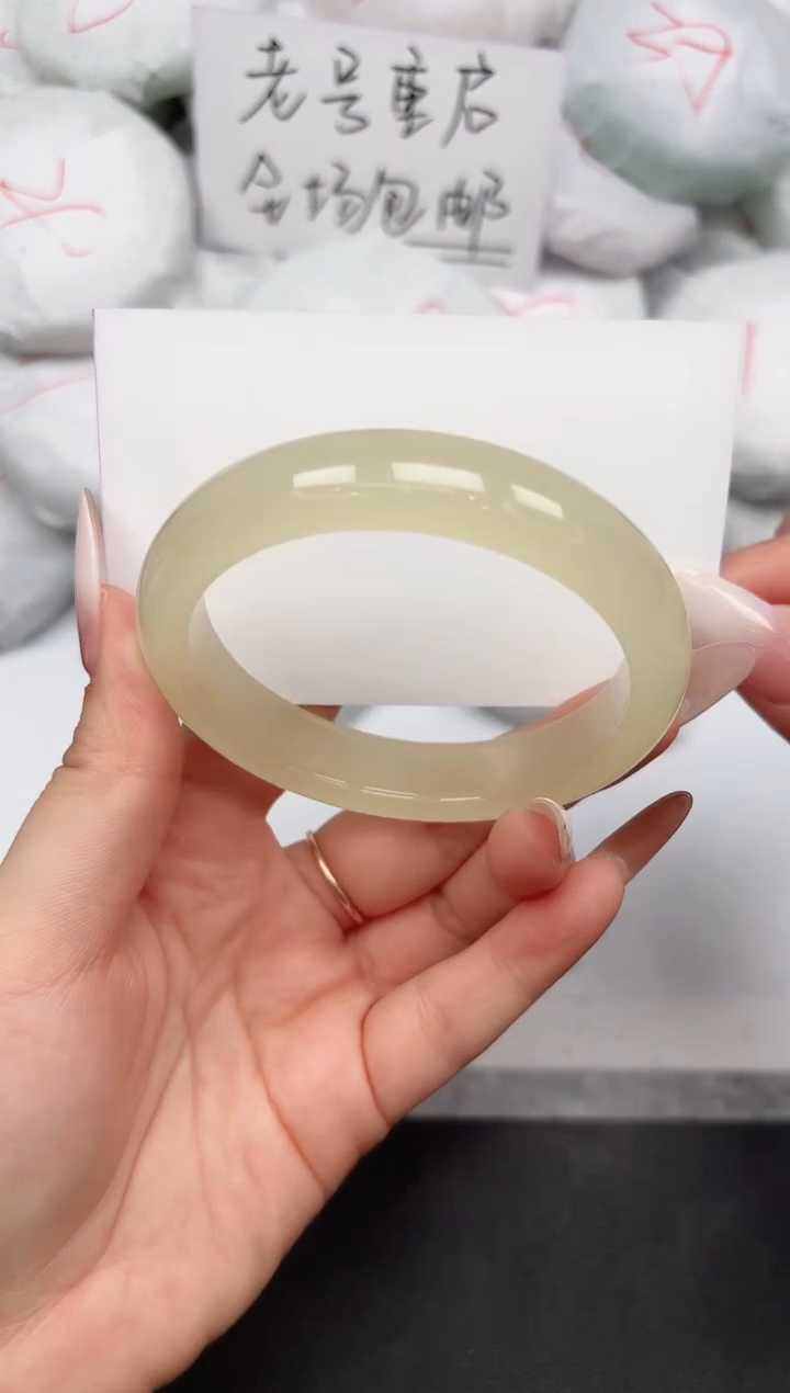 未镶嵌手镯石英质玉307/60.2