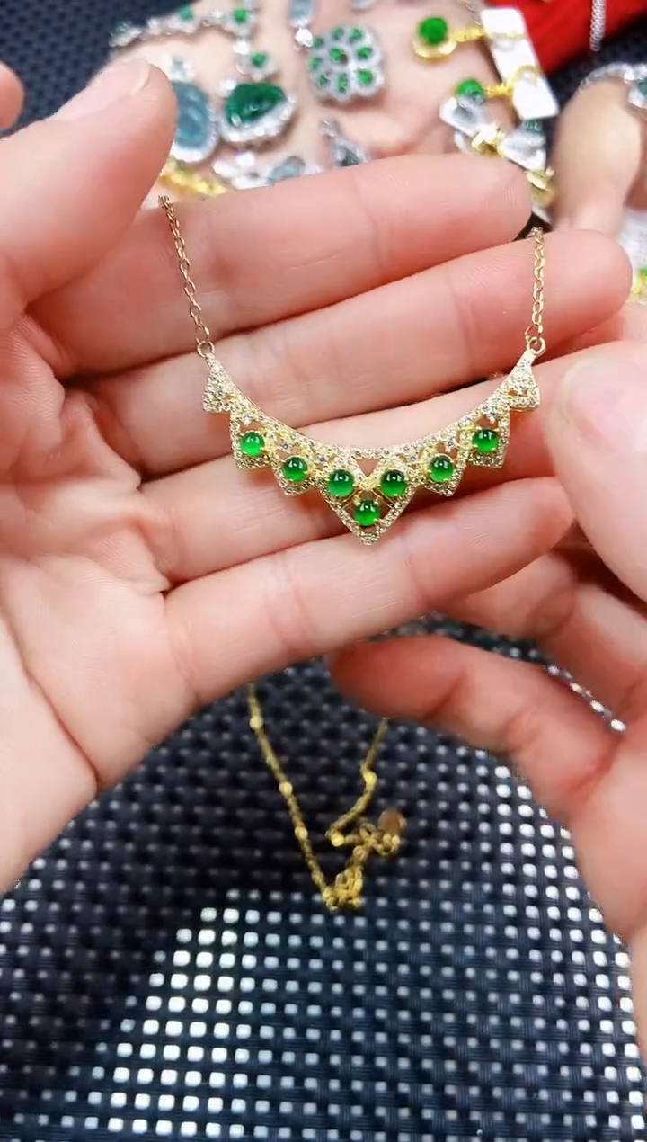 【闪购商品】翡翠颈饰未镶嵌111111111