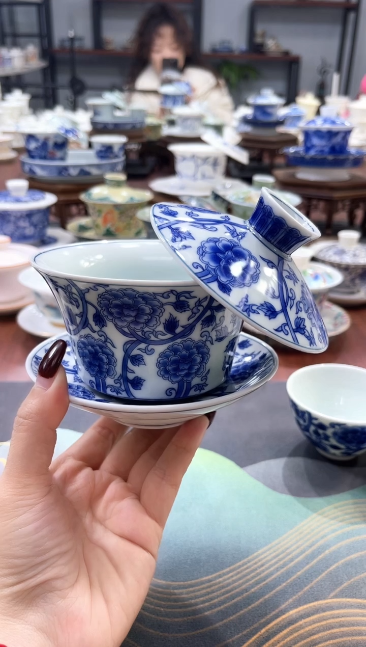 【闪购商品】320釉下彩仿古缠枝莲盖碗