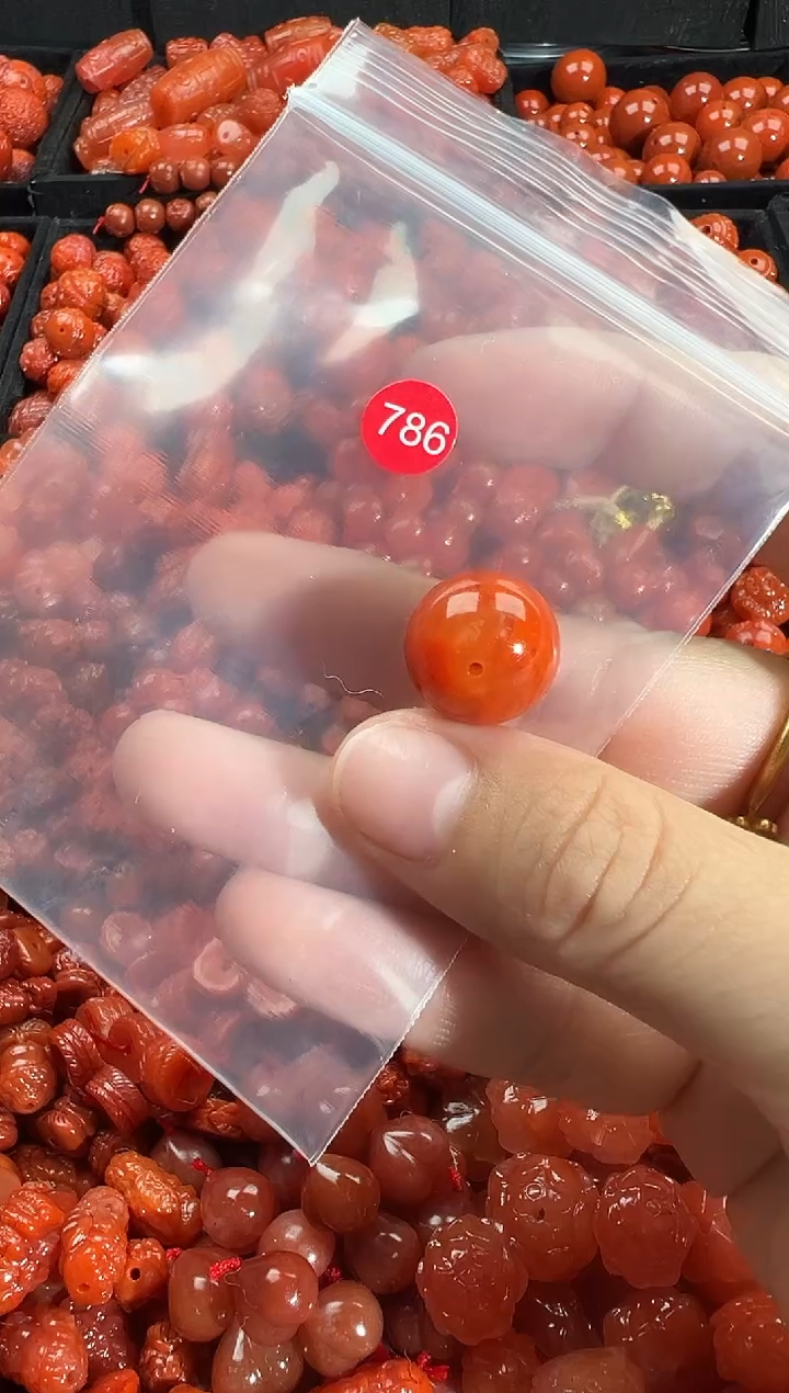 颈饰未镶嵌南红玛瑙1